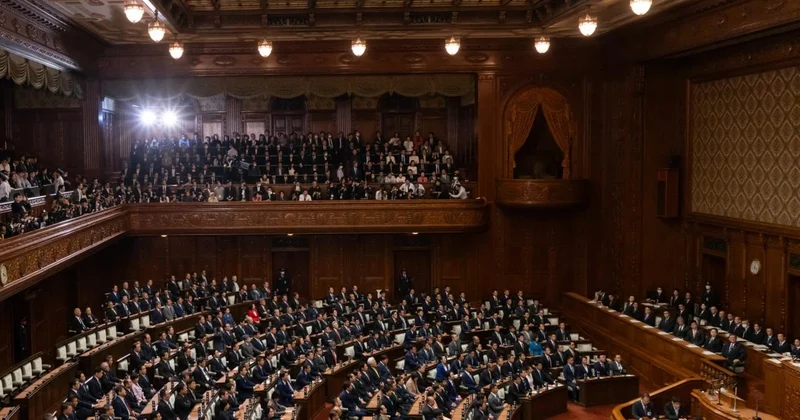 Yaponiyada parlamentin aşağı palatası buraxıldı