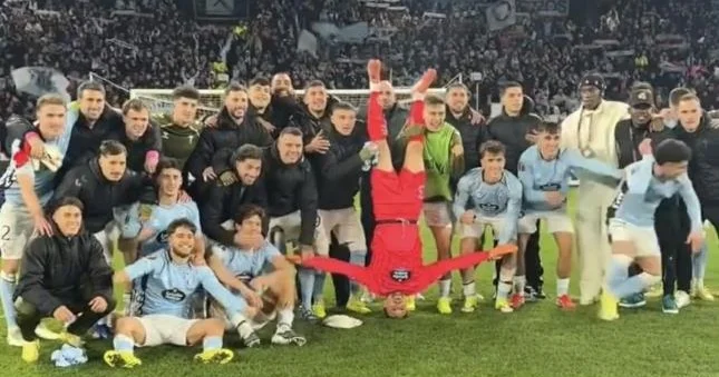 Hamı onların qeyri adi tərzdə şəkil çəkdirməsindən danışır Video