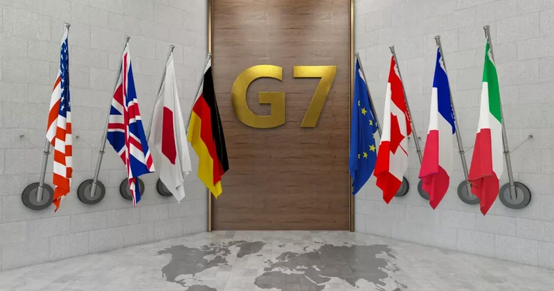 Франция проведет встречу с G7 для координации помощи Украине