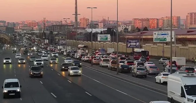 Bakının tıxaclı yolları SİYAHI