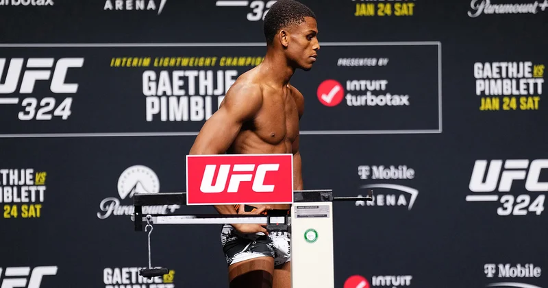 Çəkisini ölçdürəndən sonra huşunu itirdi Döyüşü ləğv oldu