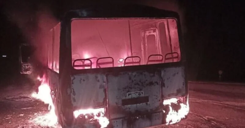 Avtobusa dron hücumu oldu Yaralananlar var