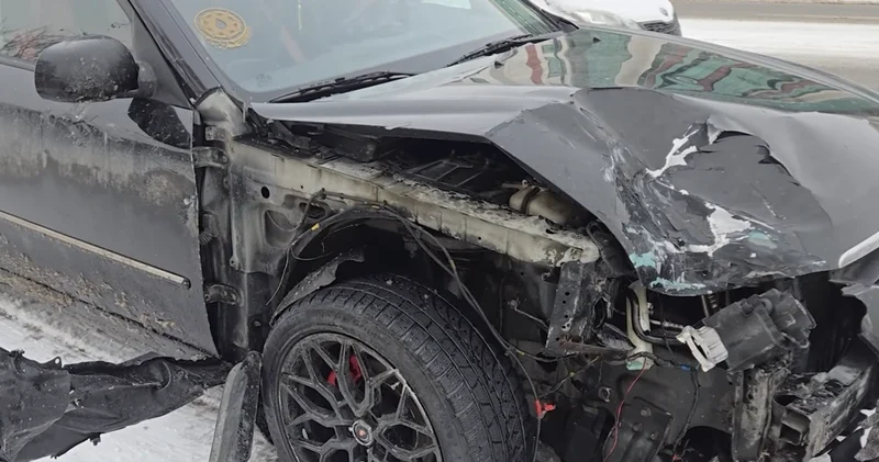 Naxçıvanda qardan sonra fəsadlar: Avtomobillər buzlu yollarda qəza edir