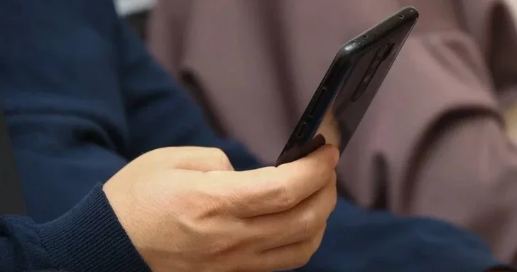 Здесь не место хайпу : в Казахстане депутатов призвали не сидеть в телефонах на заседаниях