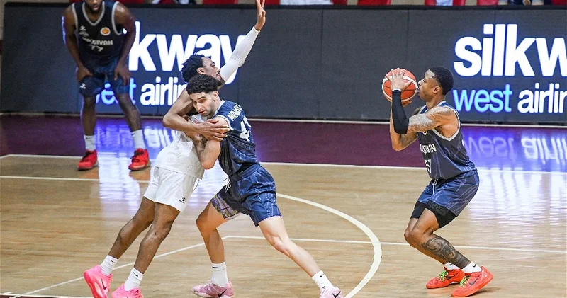 Нахчыванцы огорчают хозяев площадки