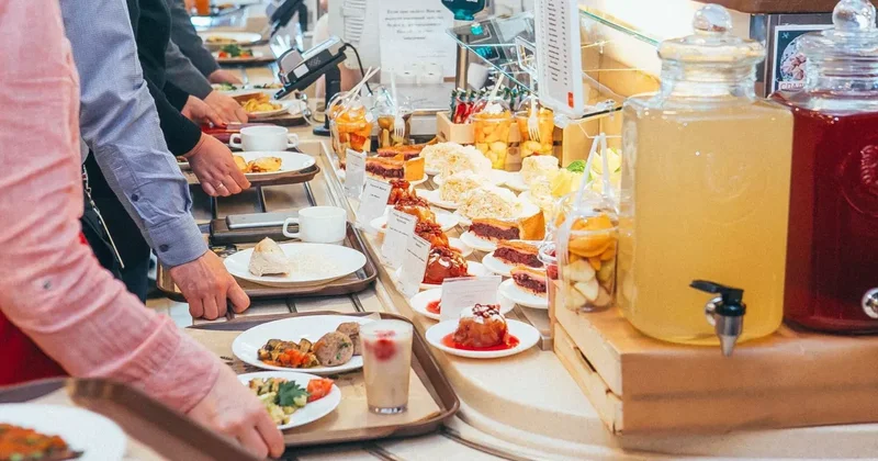 В Азербайджане клиенты ресторанов потратили около трех миллиардов манатов