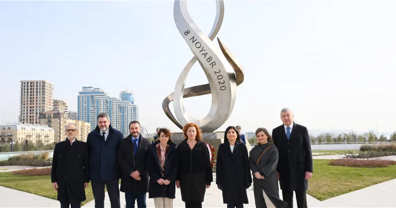 Франсина Арменголь Сосиас посетила памятник Победы и Музей Победы в Баку ФОТО