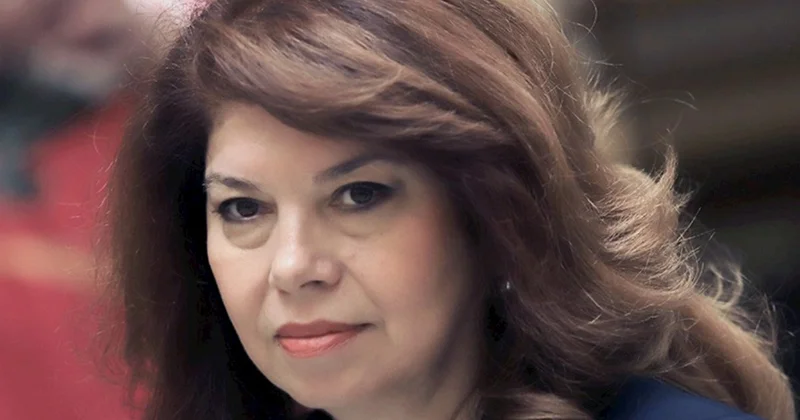 Bolqarıstan tarixində prezident postunu ilk dəfə qadın tutub