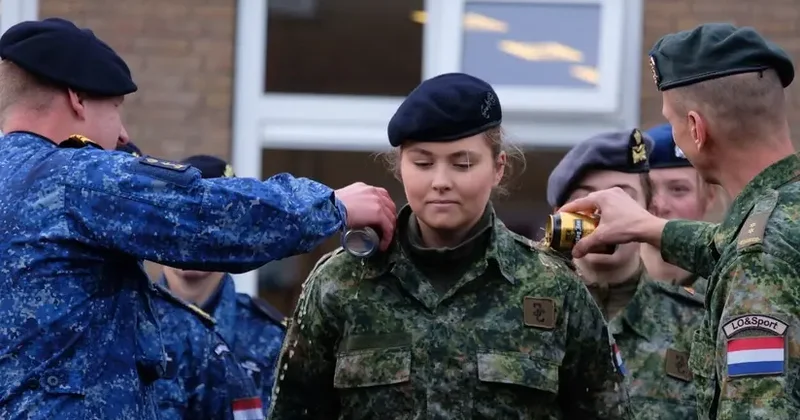 Niderlandın vəliəhd şahzadəsi Katarina Amaliya hərbi təlim keçib