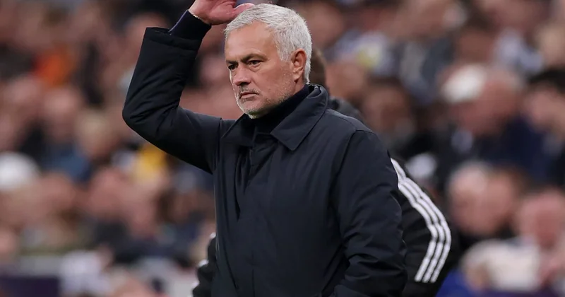 Mourinyo: “Ən yaxşı klubların təcrübəsiz məşqçilər tərəfindən idarə olunmasına təəccüblənirəm”