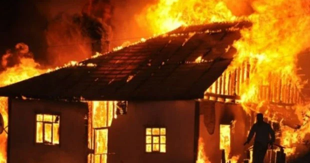 Güclü partlayış: ev külə döndü!