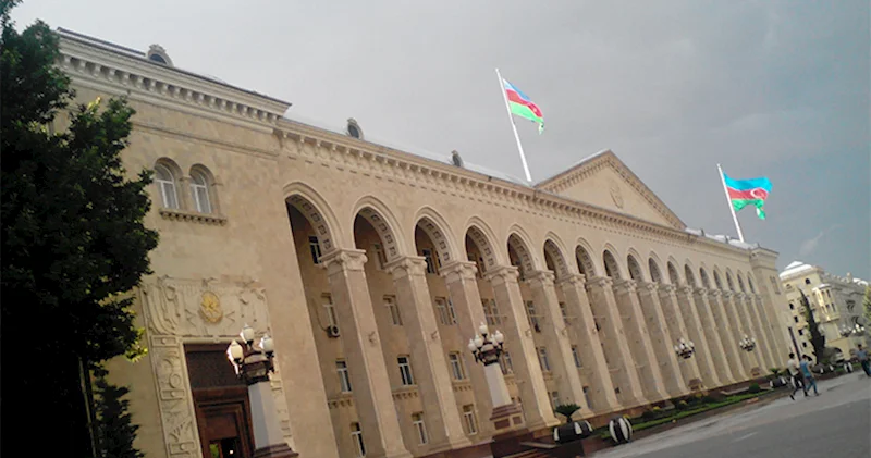 Gəncədə işdən öz ərizəsi ilə çıxmayanlar “ç” bəndi ilə hədələnir?