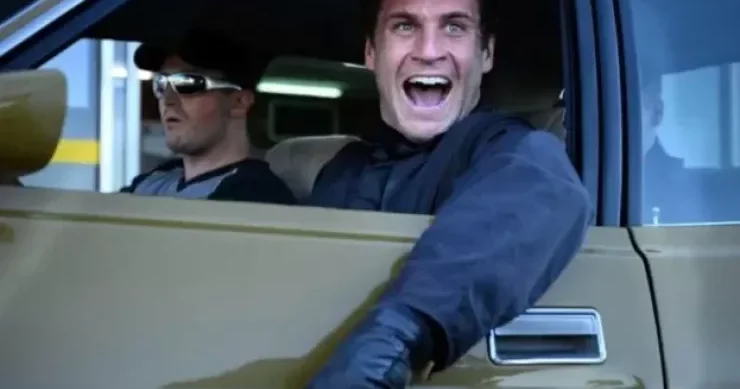 Aktyor oğru rolunu elə yaxşı oynadı ki... qonşular polis çağırdı