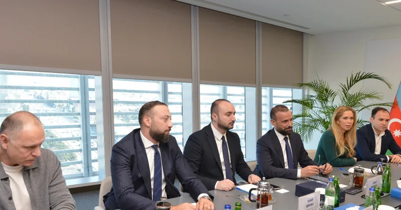 Dövlət Vergi Xidmətində Pərakəndə Geyim İdxalçıları Assosiasiyası ilə görüş keçirildi FOTOLAR