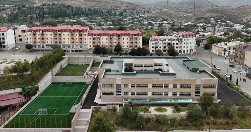 Азербайджан передал Армении остававшихся в Карабахе 10 армян и 1 русского