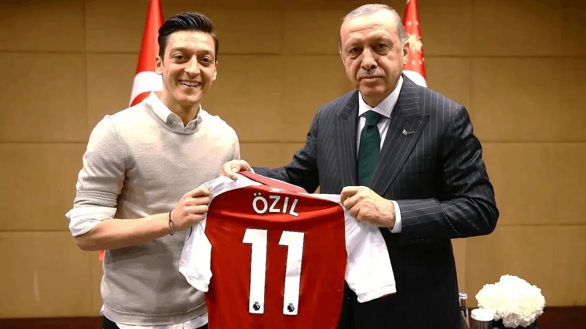 Mesut Özilə AKP də vəzifə verildi