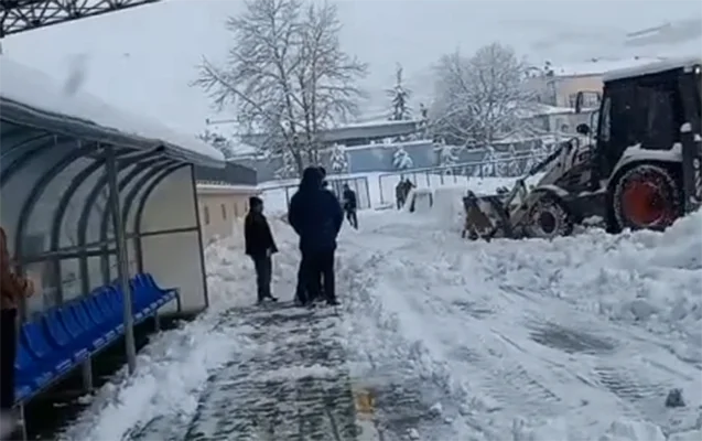 Bir saat sonra oyun var, stadion bu vəziyyətdədir Video