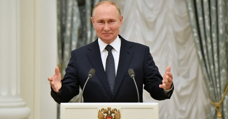 Putin Kremldə qadınlarla görüşdü