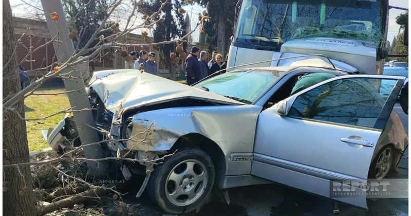 В Гяндже эвакуатор столкнулся с двумя легковушками