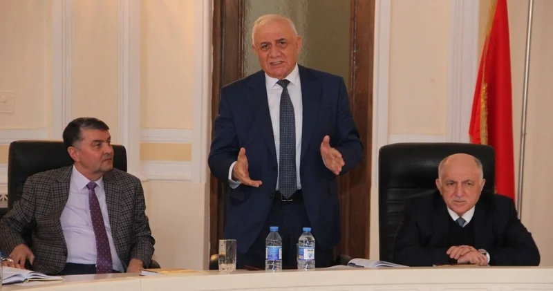 Qazaxdan yüksələn maarifçilik missiyası zəkanın və vəfanın təsdiqidir