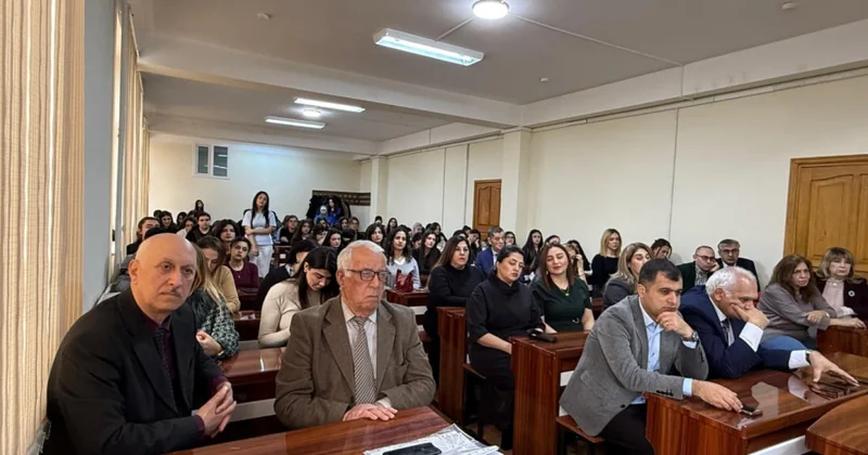 Müasir Azərbaycan ədəbiyyatının əsas tendensiyaları müzakirə olunub