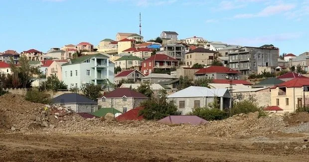 Yüksəkgərginlikli elektrik xətlərinin altında evləri olanlara ŞAD XƏBƏR Yeni Gündəm