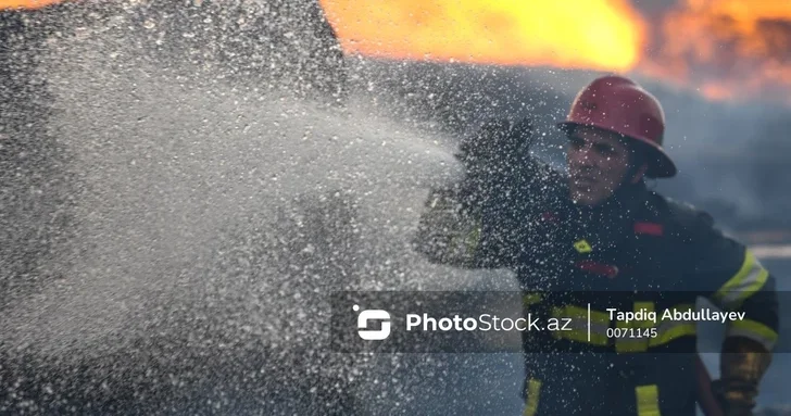 При взрыве в жилом доме в Мингячевире погибла женщина