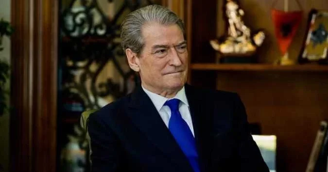 Экс президент Албании пострадал в ходе столкновений на протестах и был эвакуирован