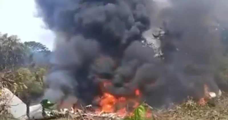 Разбился военный самолет: На борту было 100 солдат видео