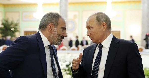 Putin Paşinyanla danışdı