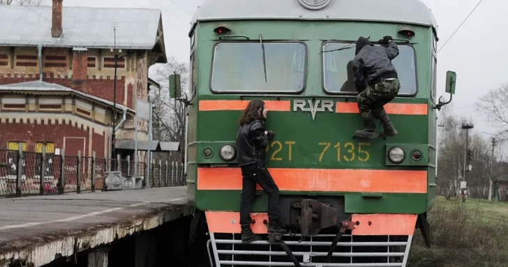 В столице России подросток зацепер погиб от удара током на крыше электропоезда
