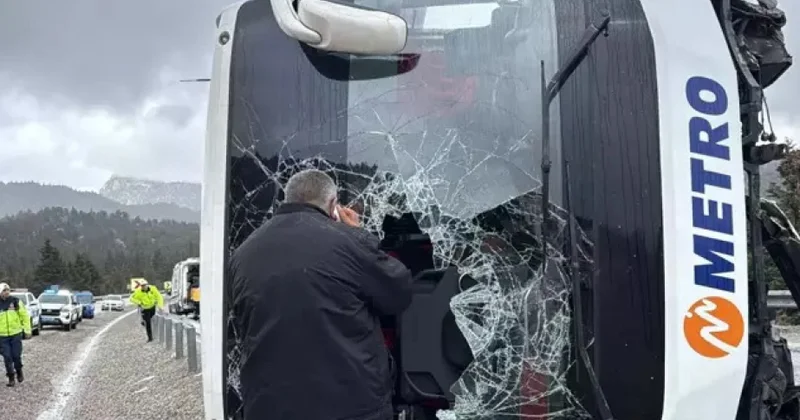 В турецкой Конье перевернулся пассажирский автобус