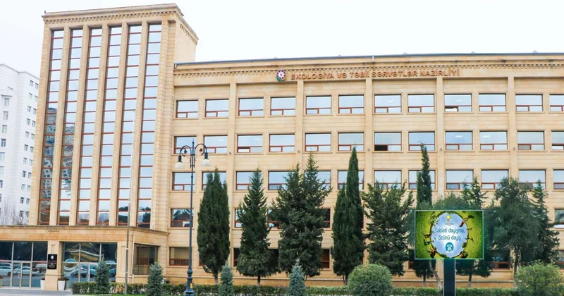 Nazirlikdə vəzifə müəmması: Bakıda imtahan verdiyi gün Gəncədə çıxış edir FOTO