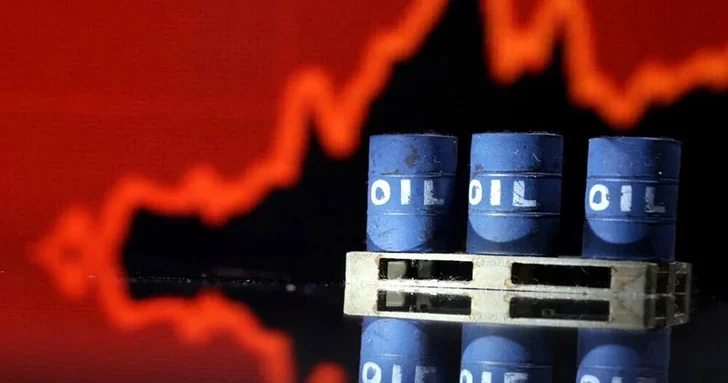 Цены на нефть продолжают расти на фоне обострения кризиса на Ближнем Востоке