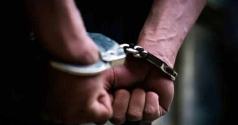 В Баку задержали двоих: числившегося в розыске и угрожавшего сотрудникам полиции