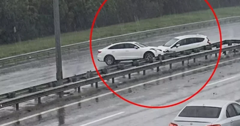 ДТП на бакинской трассе: автомобили сцепились друг с другом ВИДЕО