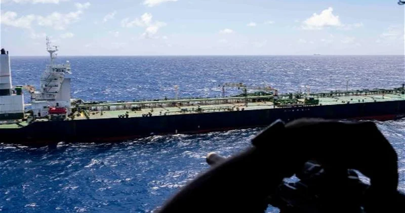 ВМС США перехватили в Индийском океане танкер с нефтью из Ирана ВИДЕО