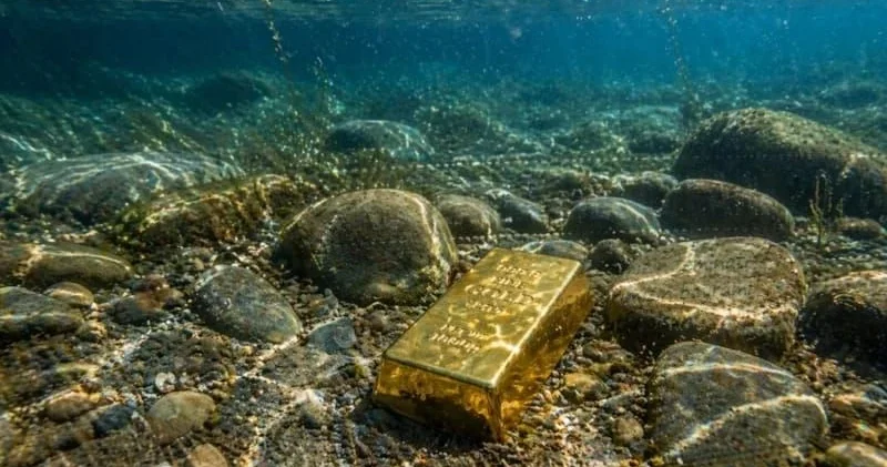 Göldə üzərkən sərvət tapdı FOTO
