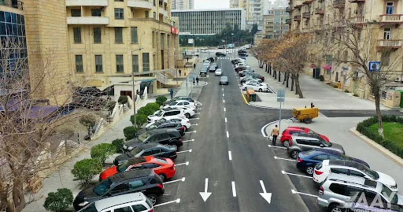 Bakının mərkəzi küçələrində nəqliyyat sıxlığı aradan qalxdı