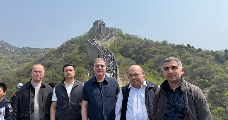 Prokurorluq araşdırma aparır İcra başçısı isə Çin səddini gəzir