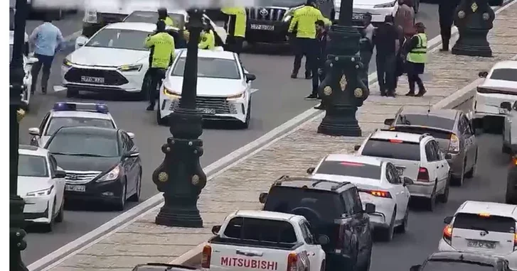 На проспекте Гейдара Алиева в Баку автомобиль сбил пешехода