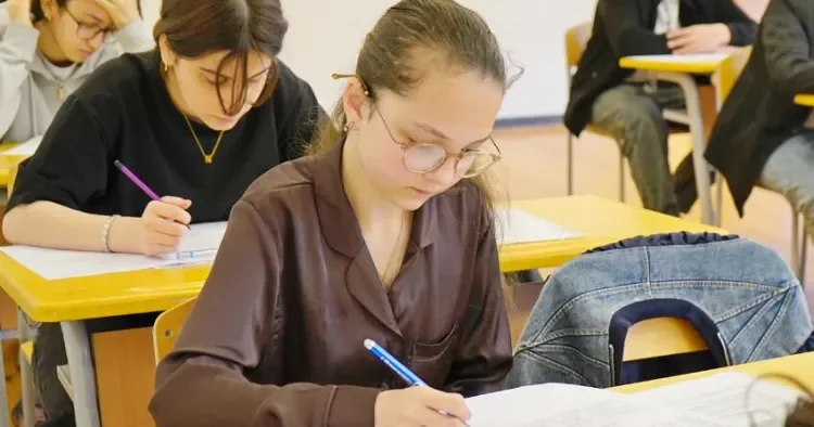 İmtahan nəticələri elan olundu 9 nəfər 300 bal topladı SİYAHI