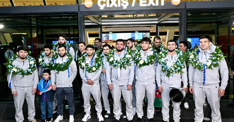 Avropa çempionu olan yunan Roma güləşi üzrə Azərbaycan millisi Vətənə qayıdıb