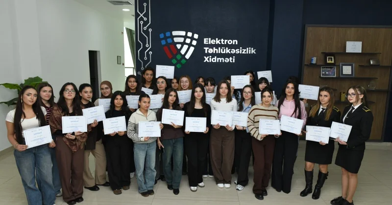 Beynəlxalq İKT də Qızlar Günü münasibətilə tədbir keçirildi FOTOLAR