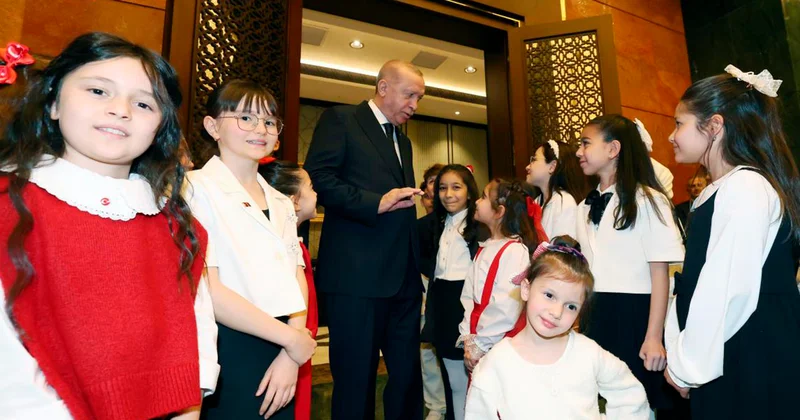 Saray bu gün onlarla bəzənmişdi Fotolar