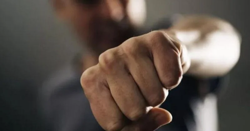 Tanışını qəbiristanlıqda döyən şəxsə hökm oxundu