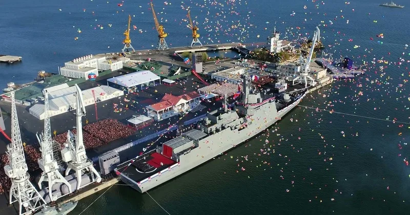 Kim Çen Inın gözü qabağında qəzaya uğrayan esminesin istintaqı başladı: Həbslər həyata keçirilir