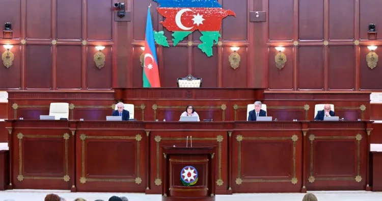 Deputatlar toplaşdı 13 məsələ müzakirə olunacaq