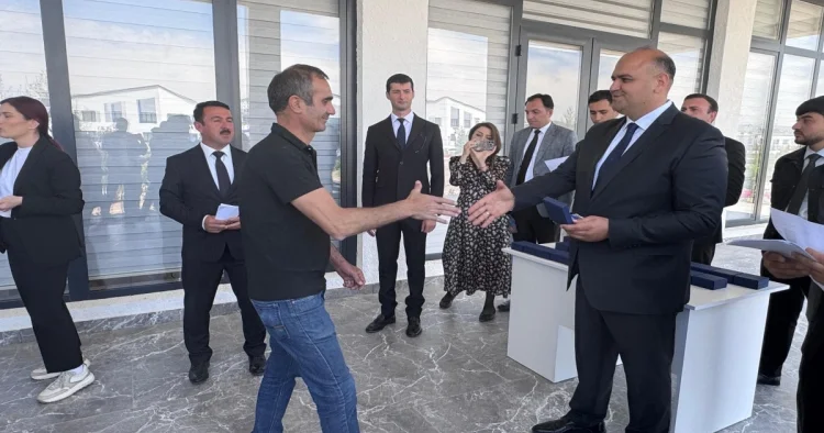 Kəngərliyə köçənlərə açarlar təqdim edilib