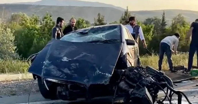 Bakı Quba yolunda qəza “Mercedes” ayırıcı səddə çırpıldı VİDEO